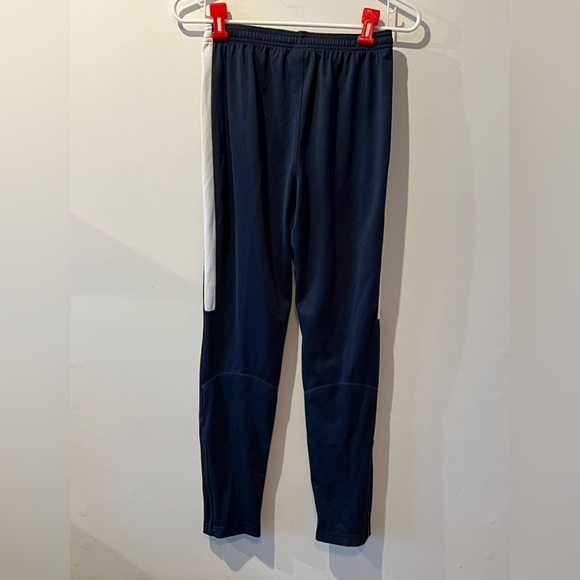 Youth Nike dry fit joggers - Picture 2 of 5